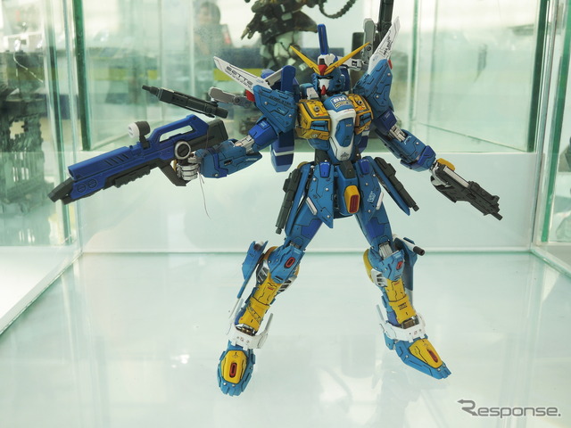 モーターショー会場に展示された「ガンプラ」(ジャカルタモーターショー14)