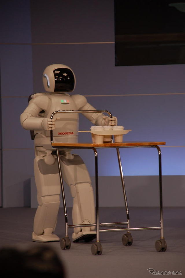 ASIMO の走りに磨き---「わたしの仕事はどうなる」写真蔵