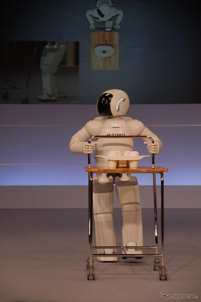 ASIMO の走りに磨き---「わたしの仕事はどうなる」写真蔵