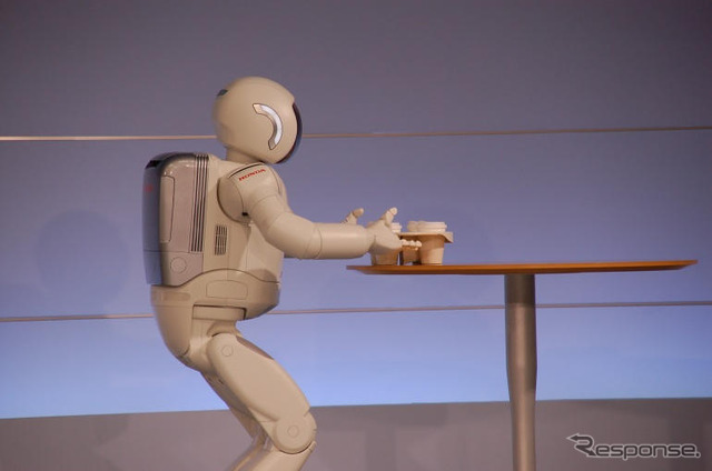 ASIMO の走りに磨き---「わたしの仕事はどうなる」写真蔵