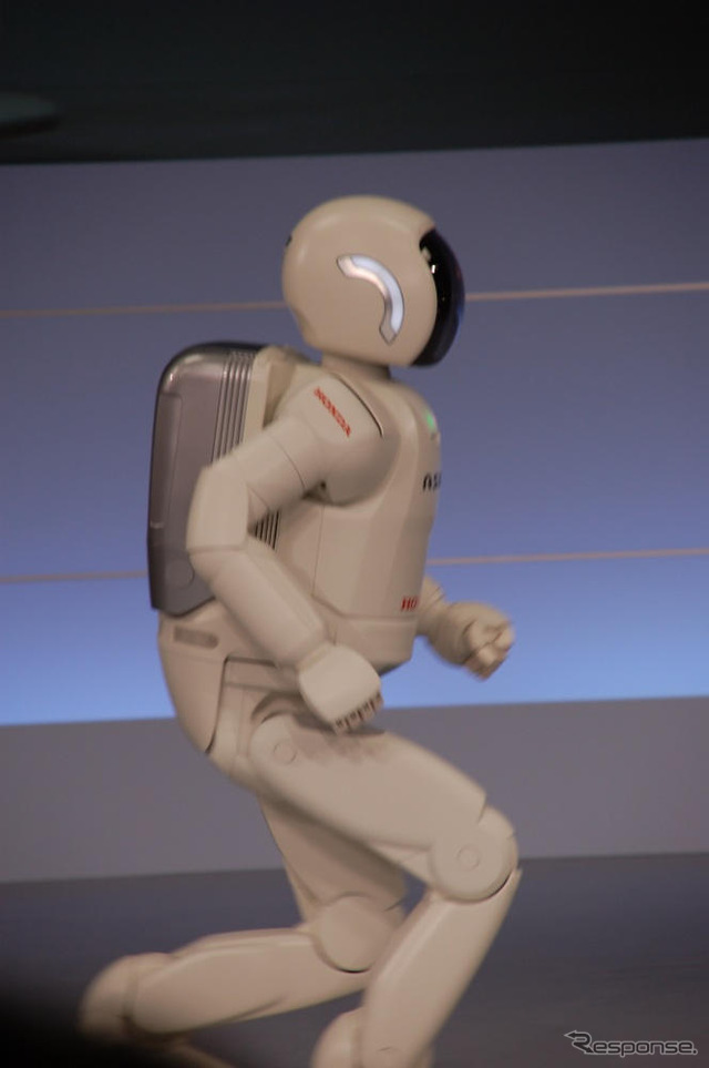 ASIMO の走りに磨き---「わたしの仕事はどうなる」写真蔵