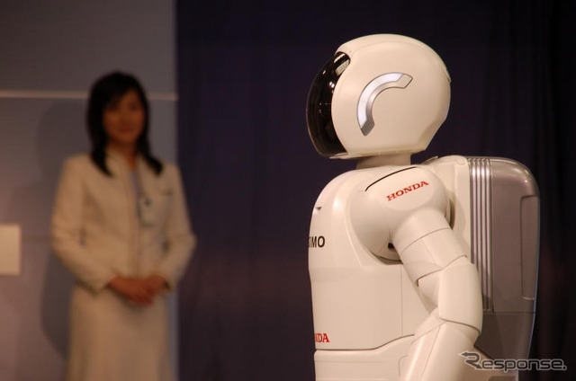 ASIMO の走りに磨き---「わたしの仕事はどうなる」写真蔵