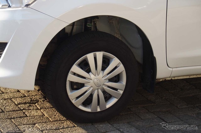 タイヤは155/70R13