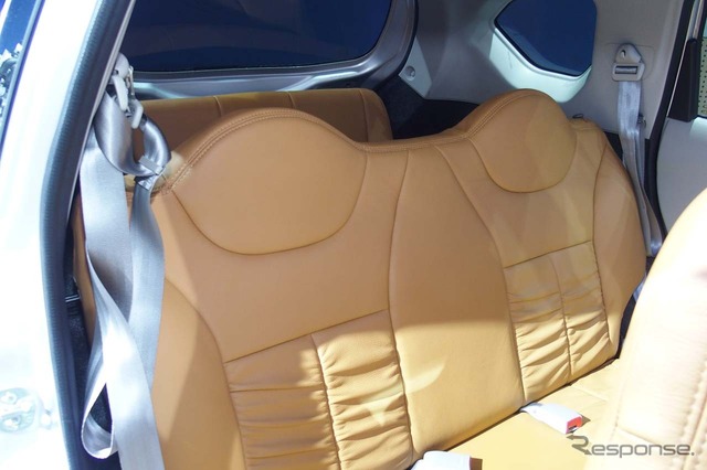 サードシートは緊急用と考えるべき(写真はIIMS2014出展車)