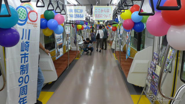4～6号車は、川崎市など沿線自治体による各地域の紹介や展示が行われた