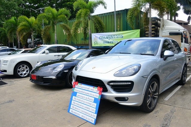 タイ当局、密輸「iPhone6」や高級車など押収