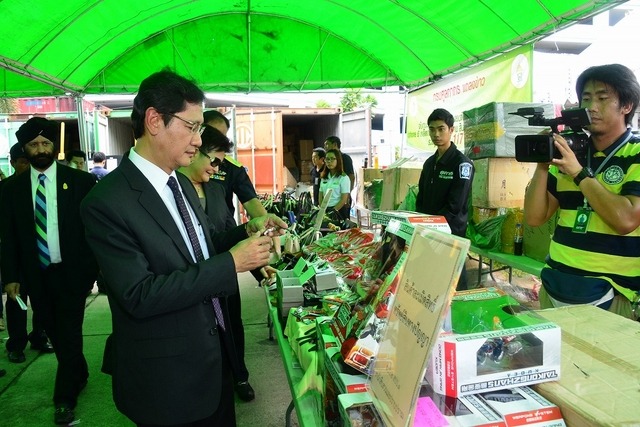 タイ当局、密輸「iPhone6」や高級車など押収