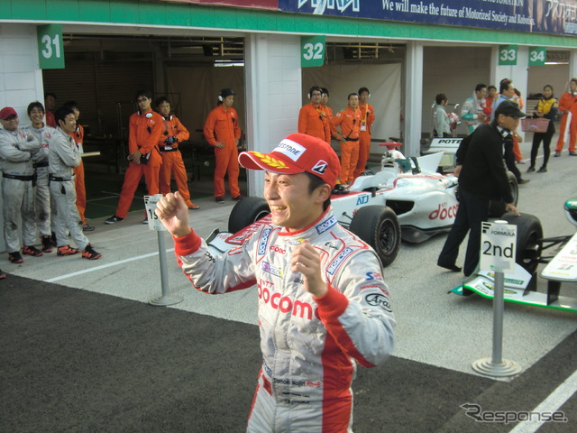 ルーキーイヤーに初優勝を飾った野尻。