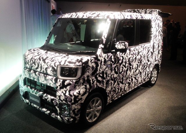 ダイハツが11月に発売する「DECA DECA(デカデカ)」べースの新型軽自動車