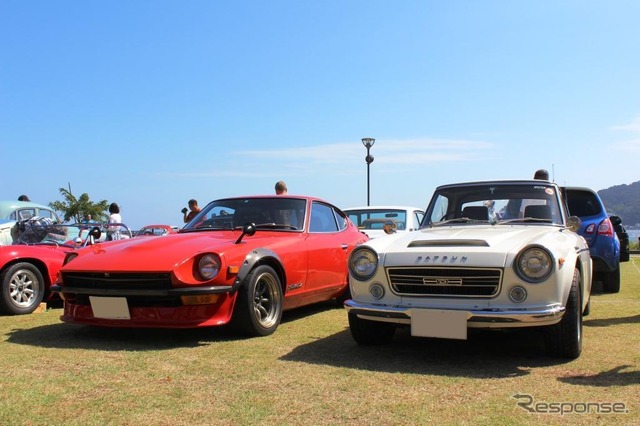 日産・フェアレディZ(左)と日産・フェアレディ