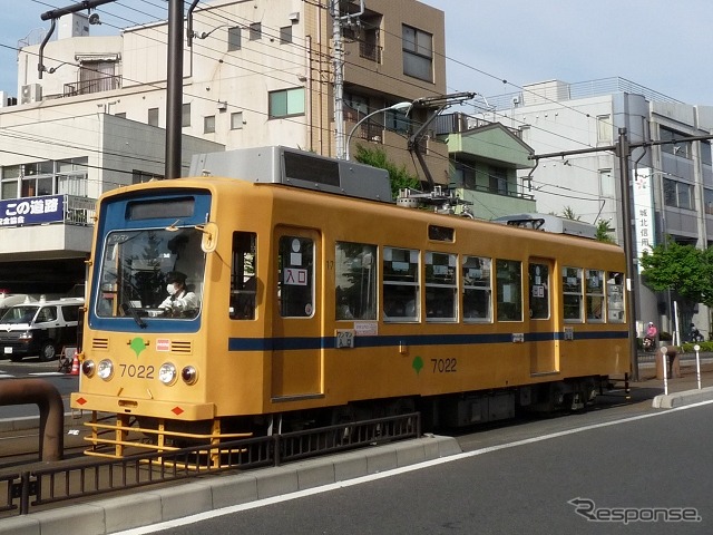 都電荒川線は路線名称の制定から今年10月1日で40周年を迎える。写真は7000形7022号。