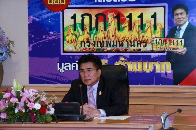 タイで自動車ナンバー競売 19歳学生、8500万円で「1111」落札