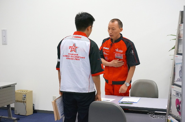 審査員を顧客と見立てた接客