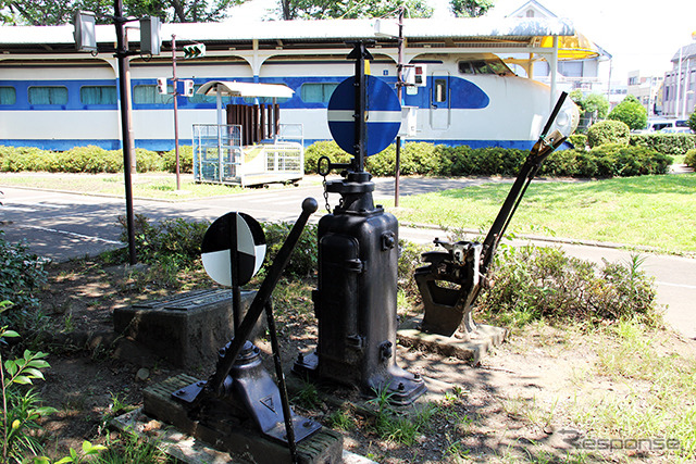 新通町公園(静岡県富士市中央町)にある0系や転轍機。