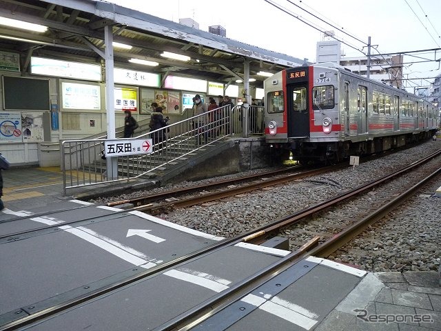池上本願寺の最寄駅は池上線の池上駅。徒歩10分の場所にある。