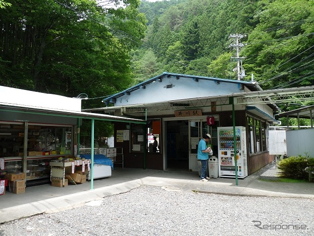 大井川鐵道井川線の終点・井川駅。同駅を含む接岨峡温泉～井川間が土砂崩れの影響により不通となっている。