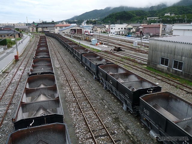 盛駅構内に留置されている岩手開発鉄道の貨車。「3鉄まつり」では同社の検修庫も公開される。