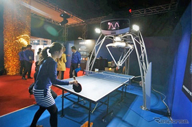 オムロンのラリー継続「卓球ロボット」の展示イメージ