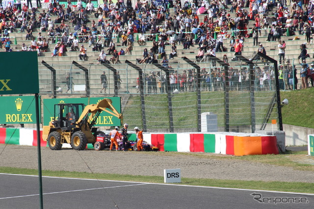 最終コーナーでクラッシュしたダニエル・リチャルド(レッドブル)