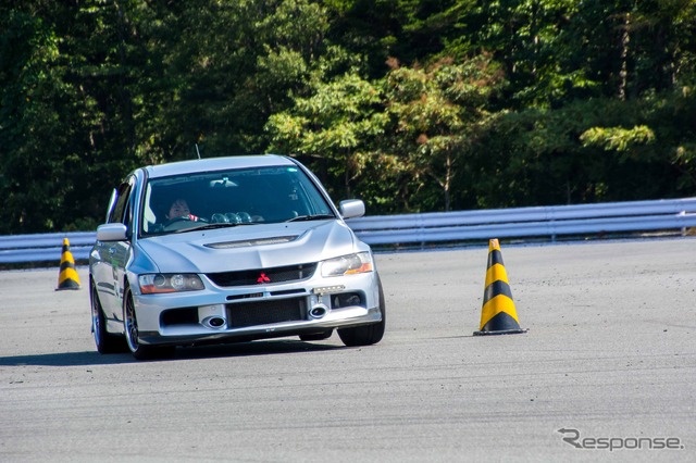 富士スピードウェイ ワンメイクドライビングレッスン(ランサーエボリューション・スバルWRX)