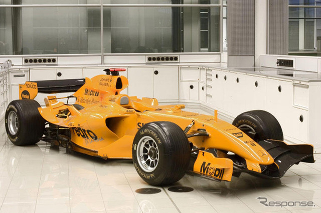 マクラーレン、オレンジ色で登場