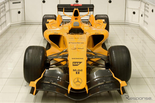 マクラーレン、オレンジ色で登場