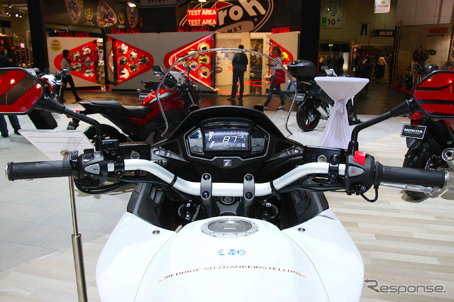 ホンダ・VFR800X クロスランナー(ドイツ・インターモト 2014)