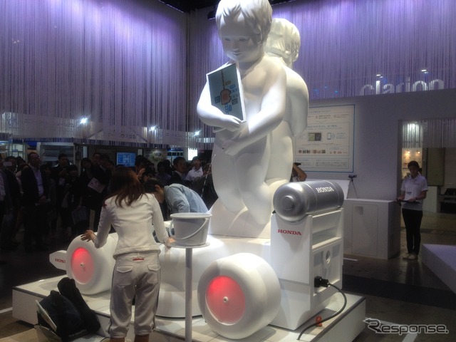 ホンダ　燃料電池から水を排出するのは…（CEATEC 14）