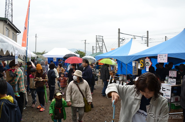 「青い森鉄道まつり」は会場を青森市内の運輸・設備管理所に移してから今年で4回目になる。写真は昨年の様子。