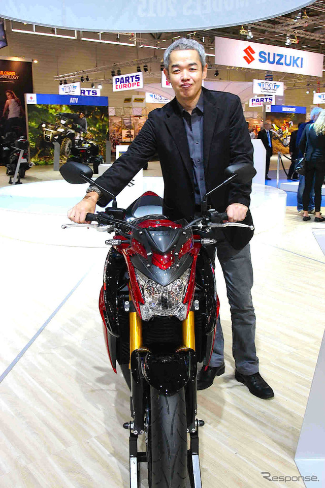 スズキ 佐原伸一プロジェクトリーダーとGSX-S1000(ドイツ・インターモト 2014)