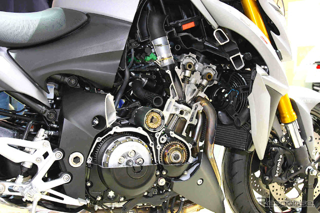 GSX-S1000 エンジンカットモデル(ドイツ・インターモト 2014)