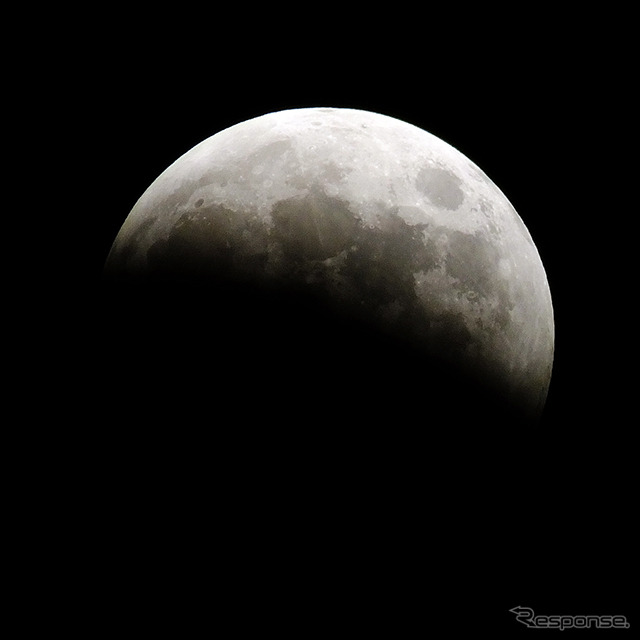 8日の皆既月食 18:49 1/80sec f6.4 千葉港