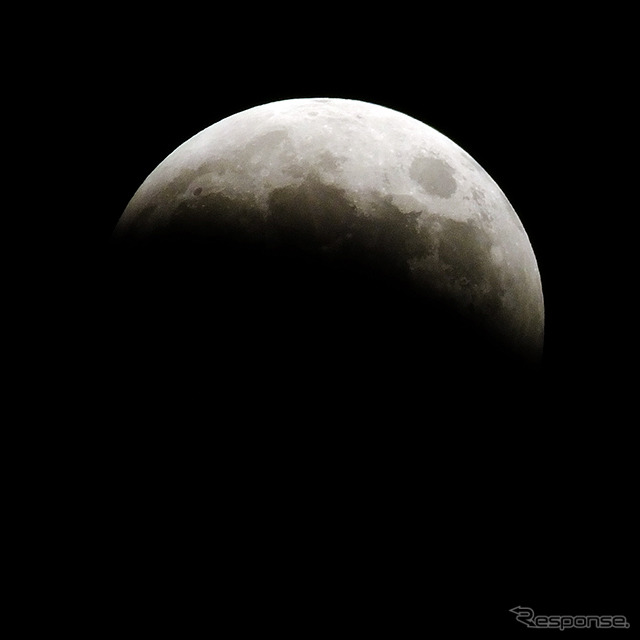 8日の皆既月食 18:54 1/125sec f6.4 千葉港