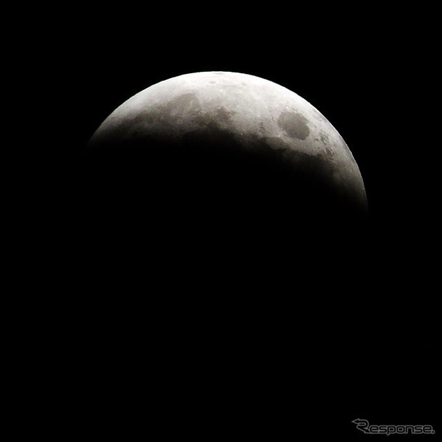 8日の皆既月食 19:01 1/125sec f6.4 千葉港