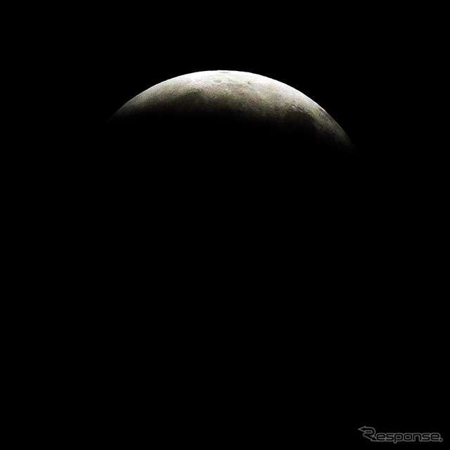 8日の皆既月食 19:09 1/125sec f6.4 千葉港