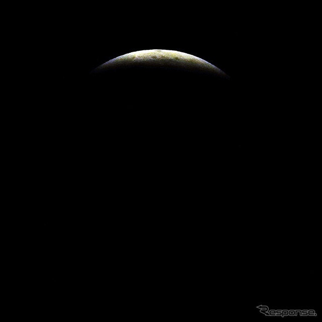 8日の皆既月食 19:16 1/125sec f6.4 千葉港