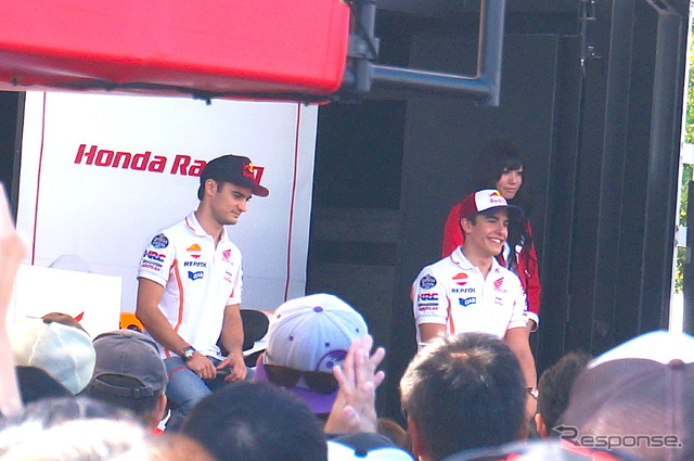左からダニ・ペドロサ選手、マルク・マルケス選手(MotoGP 日本GP)