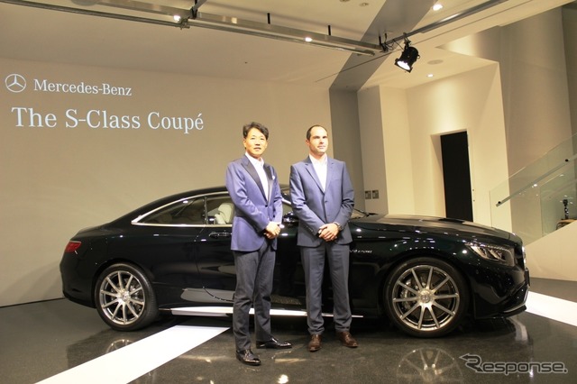 メルセデス・ベンツ日本代表取締役兼CEOの上野金太郎氏（左）とダイムラー社乗用車エクステリアデザイン統括のロバート・レズニック氏（右）