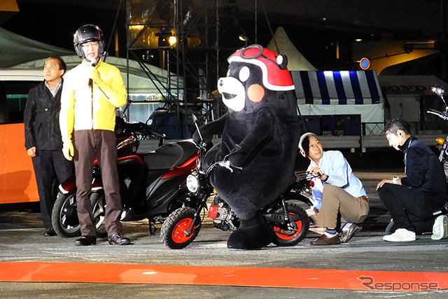 本田技研工業の池史彦会長は『CB400SF』で登場。くまモンも応援に駆けつけた