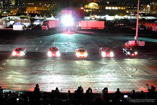 クルマ・バイクの一大イベント「東京モーターフェス 2014」（東京・台場、10月 11～13日）で披露されるサーカスショー「シルク・ド・モビ」