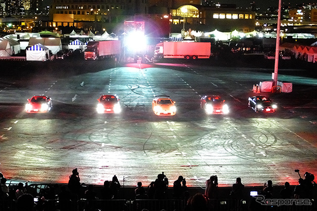 クルマ・バイクの一大イベント「東京モーターフェス 2014」(東京・台場、10月 11~13日)で披露されるサーカスショー「シルク・ド・モビ」