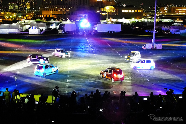 クルマ・バイクの一大イベント「東京モーターフェス 2014」（東京・台場、10月 11～13日）で披露されるサーカスショー「シルク・ド・モビ」