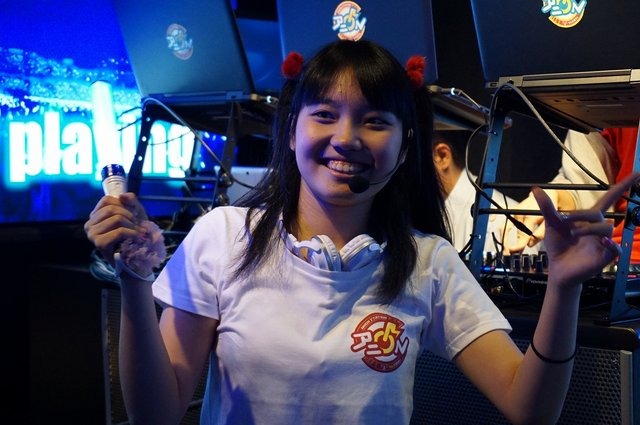 ナムコ、いつでもアニソンパーティを楽しめる常設カフェ&バー「アニON」を新宿にオープン!サイリウムは席に常備