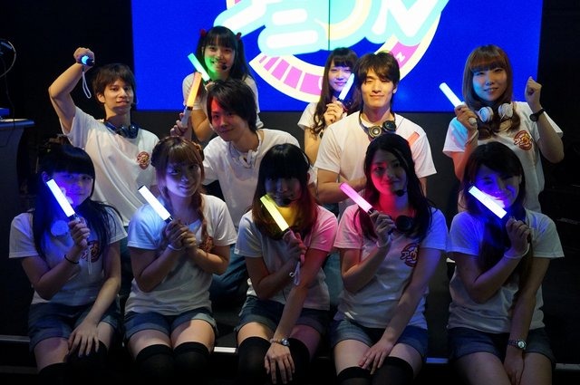 ナムコ、いつでもアニソンパーティを楽しめる常設カフェ&バー「アニON」を新宿にオープン!サイリウムは席に常備