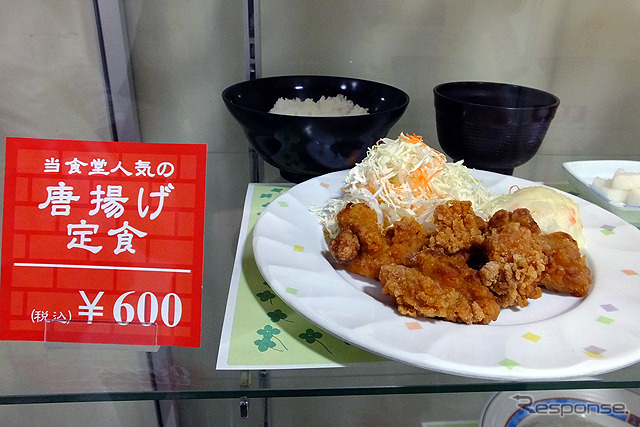 東京鉄道祭で東京駅の社員食堂が一般公開され、多くの人が訪れた