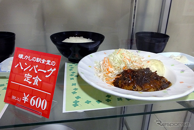 東京鉄道祭で東京駅の社員食堂が一般公開され、多くの人が訪れた