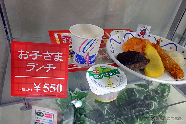 東京鉄道祭で東京駅の社員食堂が一般公開され、多くの人が訪れた
