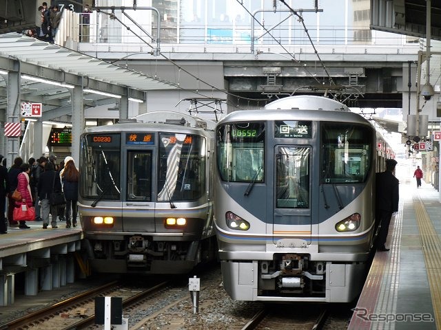 京阪神地区の在来各線は台風19号の接近に伴い、10月13日の16時頃から全ての列車の運転を見合わせる予定だ。