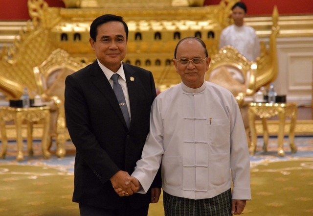 プラユット首相(左)とテイン・セイン大統領