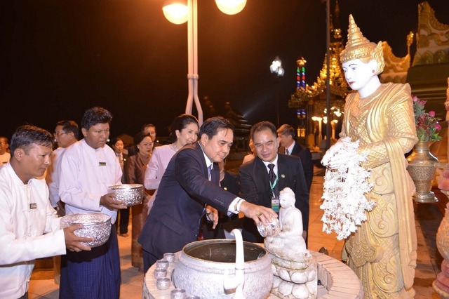 タイ軍政首相が初外遊、ミャンマー訪問